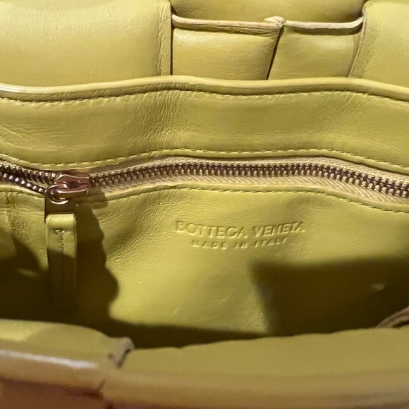 BOTTEGA VENETA
Cassette padded intrecciato leather shoulder bag - Picture 7 of 9